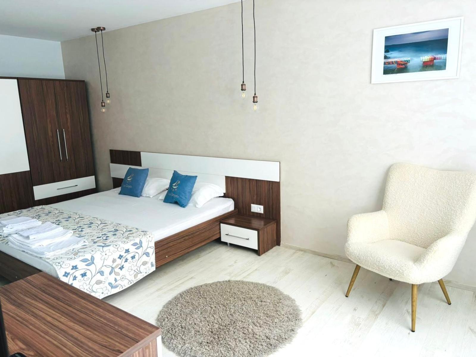Family Hotel Regata Pomorie Buitenkant foto