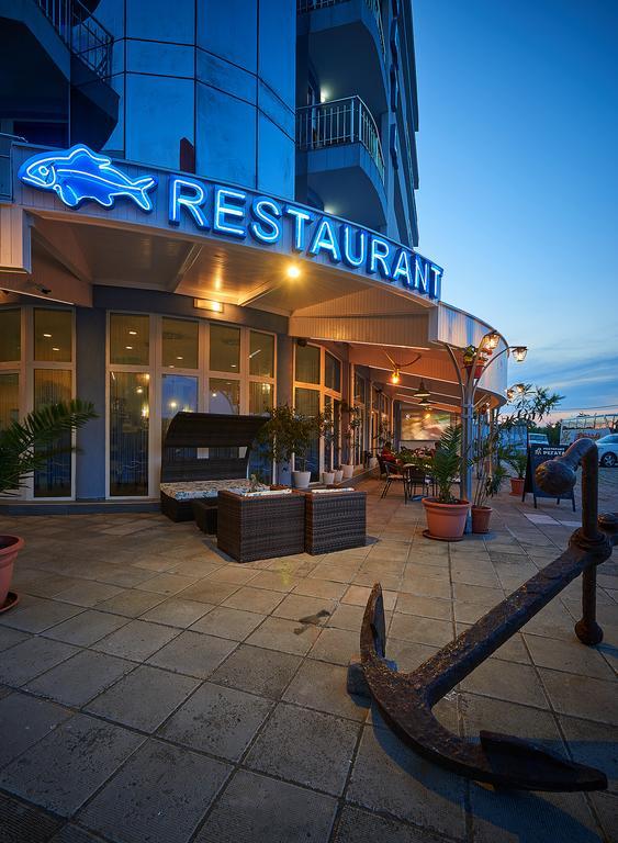 Family Hotel Regata Pomorie Buitenkant foto