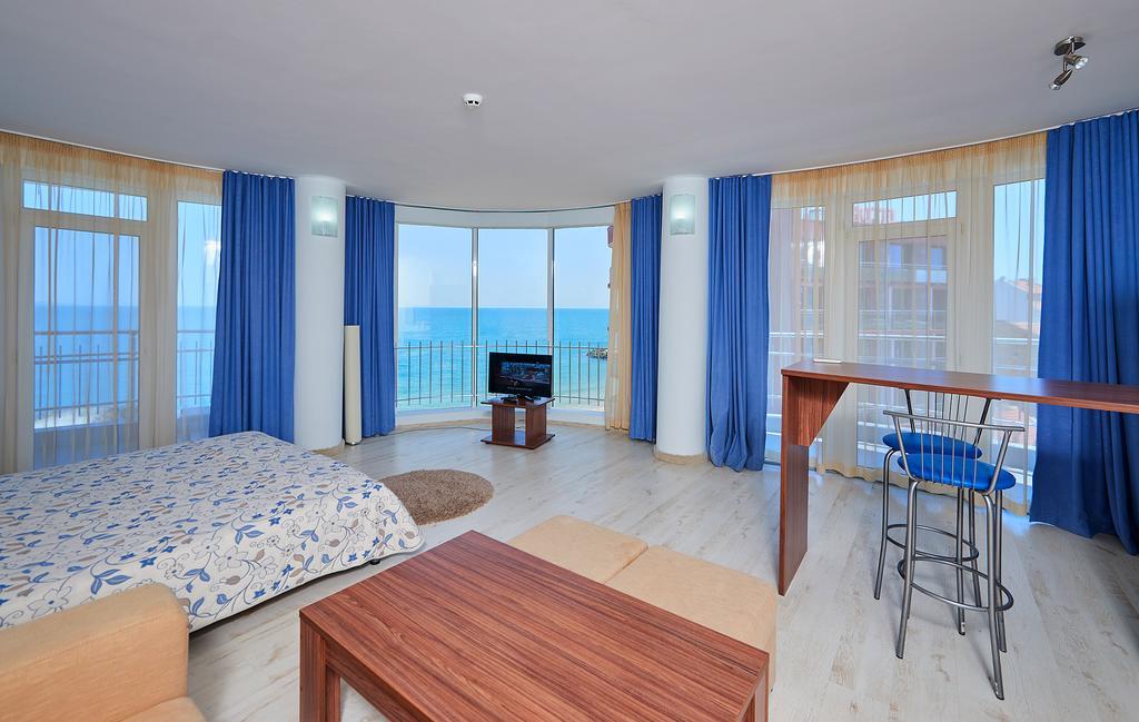 Family Hotel Regata Pomorie Buitenkant foto