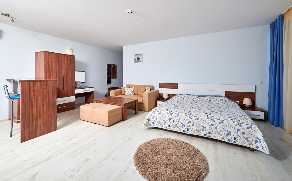 Family Hotel Regata Pomorie Buitenkant foto