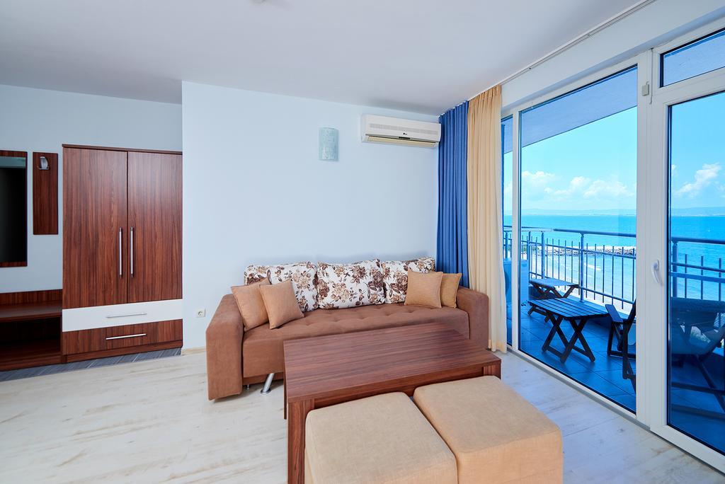 Family Hotel Regata Pomorie Buitenkant foto